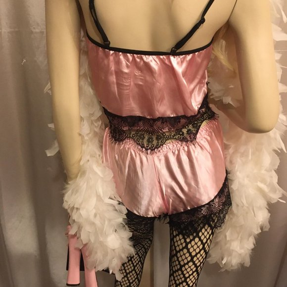 ADORABLE cotton candy pink satin hello kitty lingere and jewlery set! - Picture 8 of 17